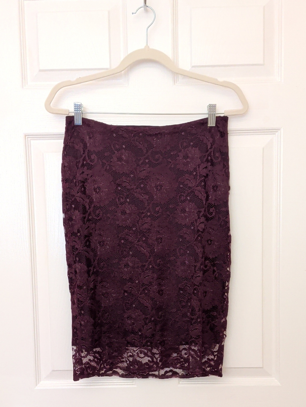 Sisley Beautiful Vintage Lace Skirt - Deep Plum - Size 42